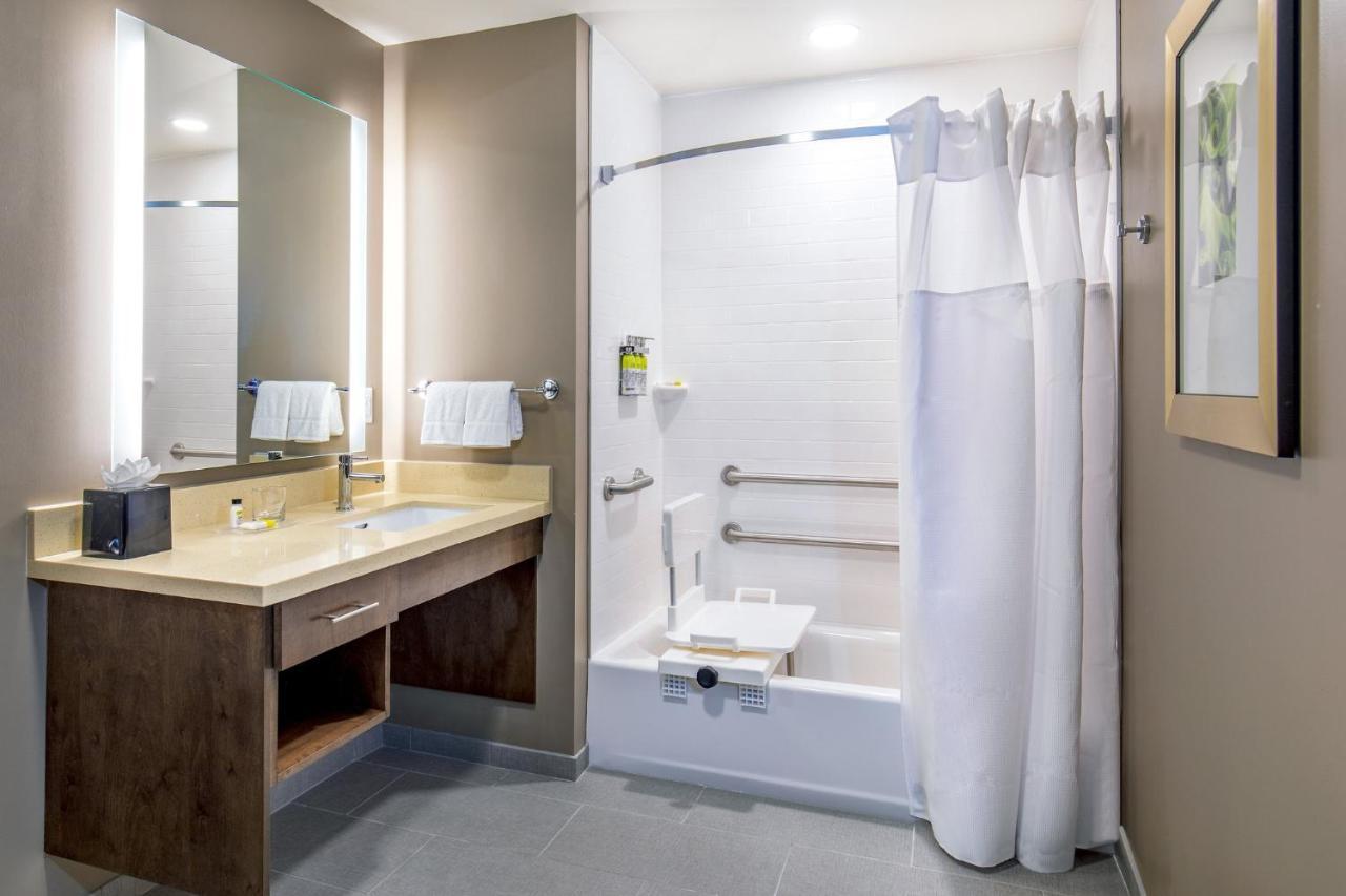 Hotel Staybridge Airport By Ihg 3*