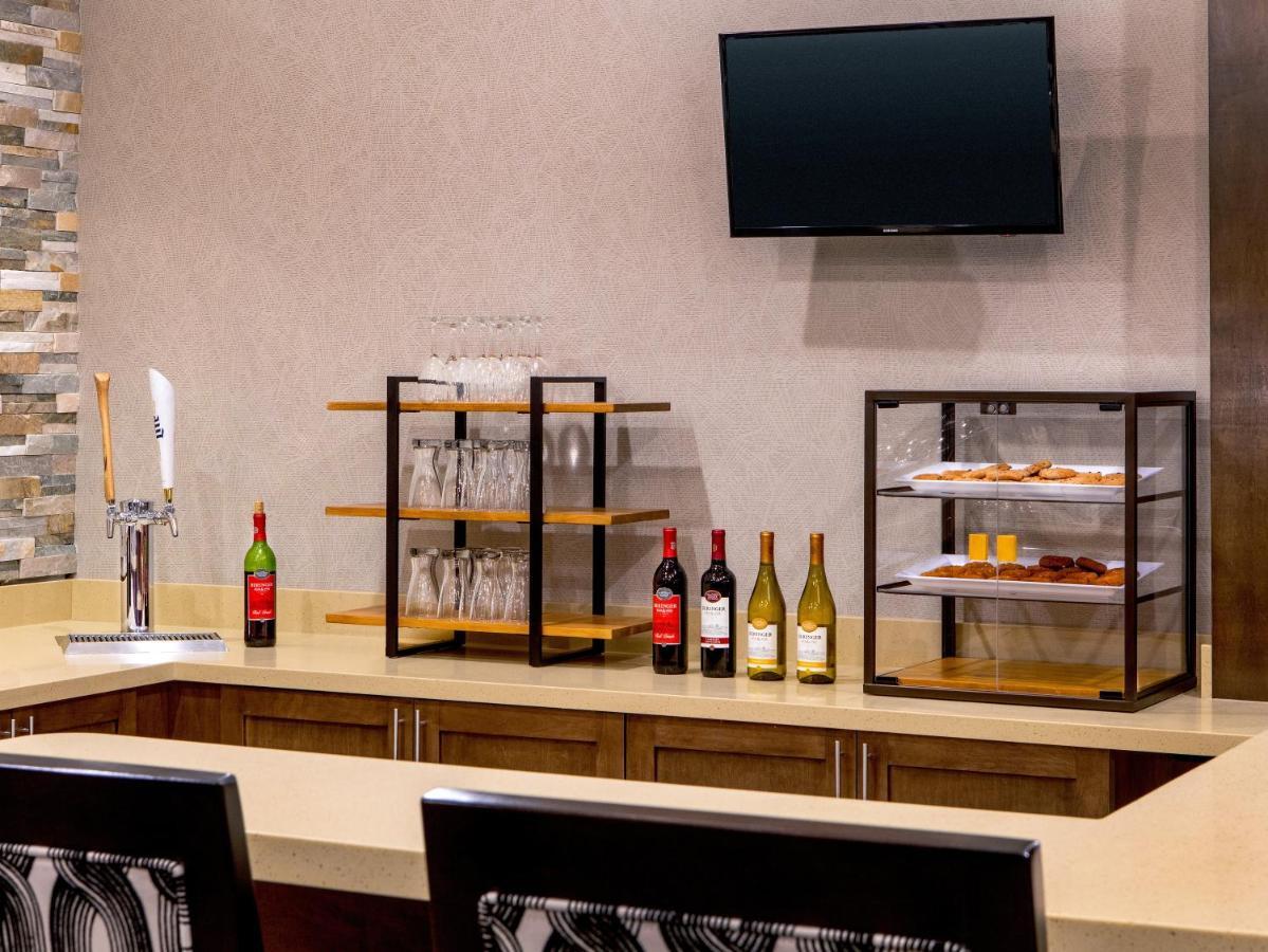Staybridge Airport By Ihg Hotel 3*