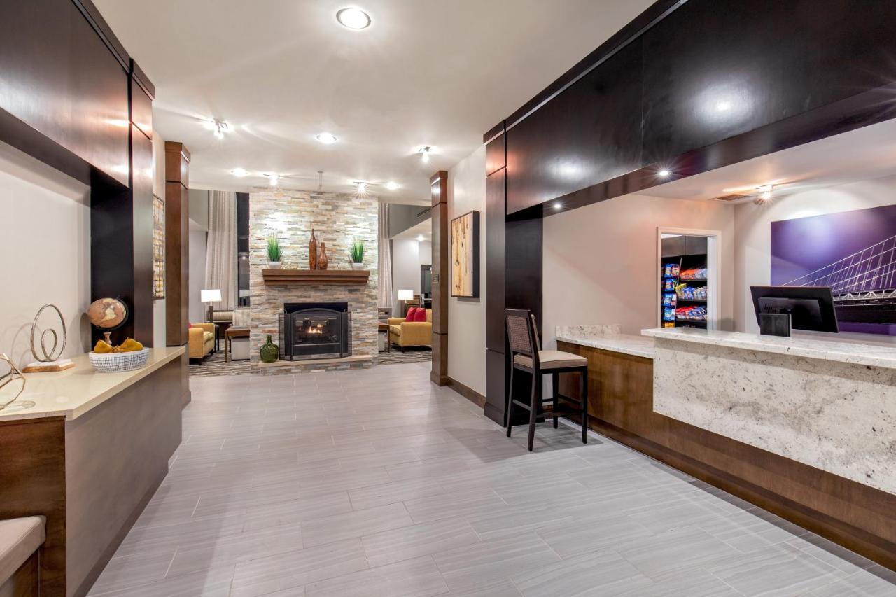 Hotel Staybridge Airport By Ihg